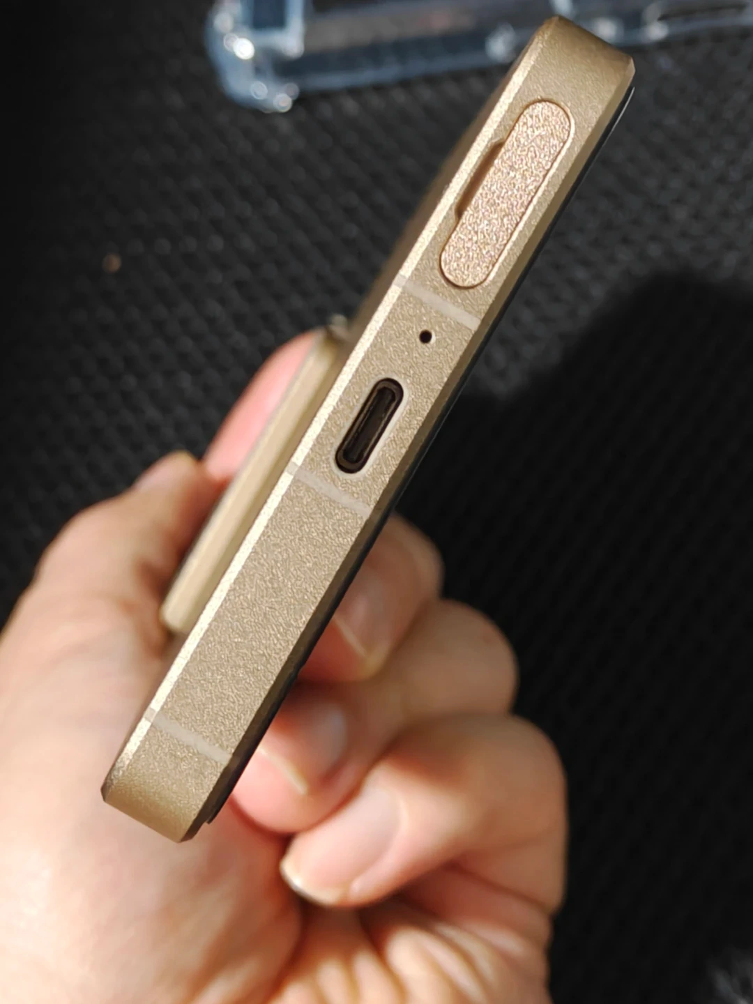 【Sony Xperia 1 VIII 256GB Native Gold】の写真5枚目