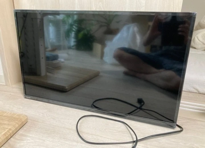 TOSHIBA 32型TV 24年製