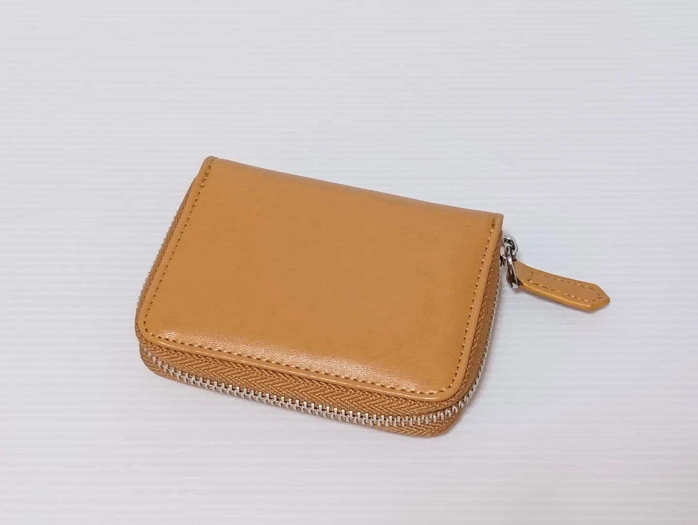 ★激安！未使用 ラウンドファスナー 小さ目財布 小銭入れ コンパクト財布 キャメル ★1,700円程のお品