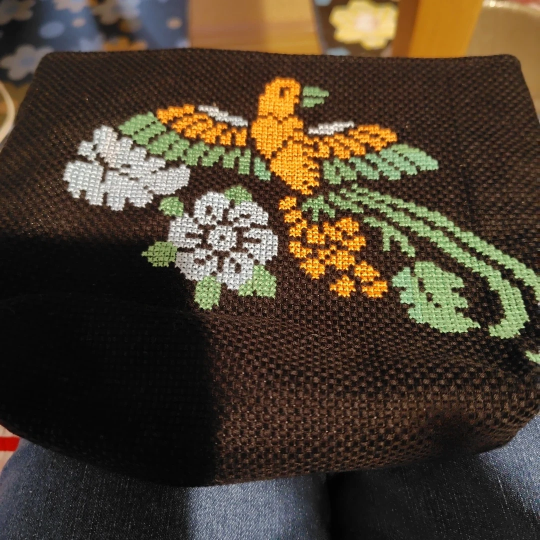 刺繍入り ブラック ポーチ