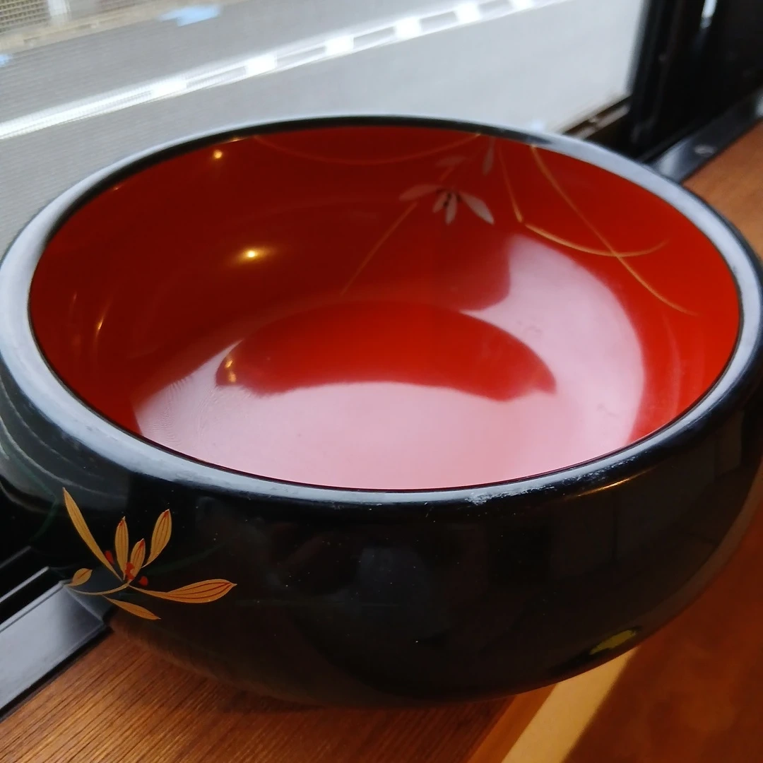 漆器 菓子鉢 黒地 金彩絵柄