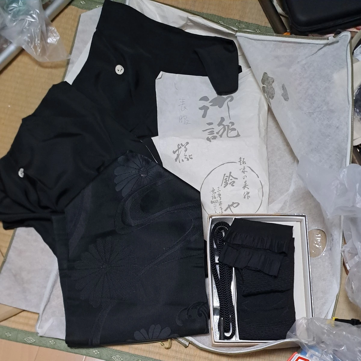 喪服一式着物、帯、帯締め、帯あげ、襦袢の写真2枚目