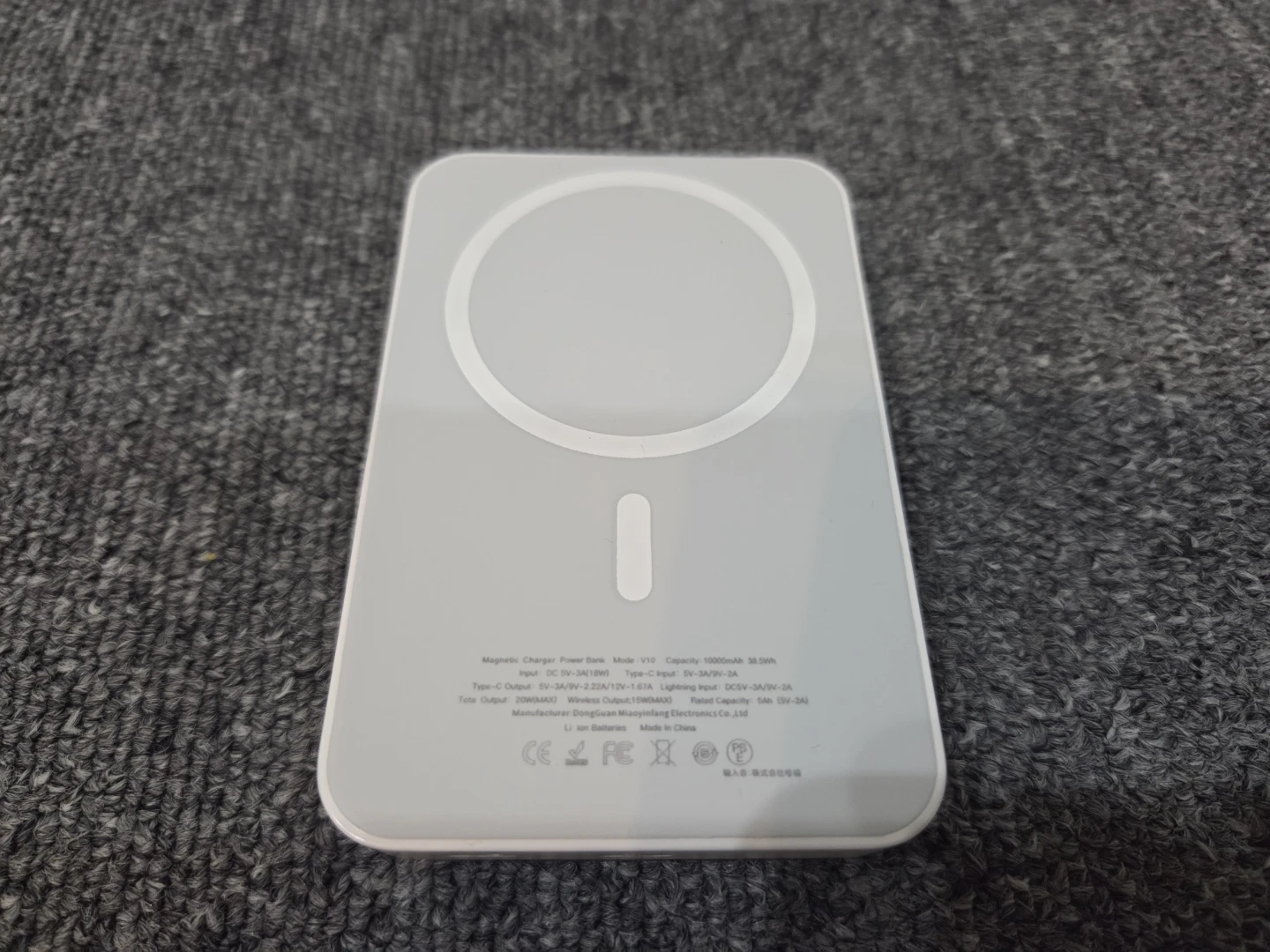 マグネット式モバイルバッテリー 10000mAh V10