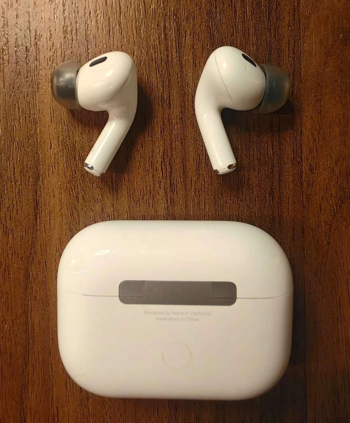 Apple AirPods Pro 第2世代 Lightning Spigenケース付きの写真5枚目