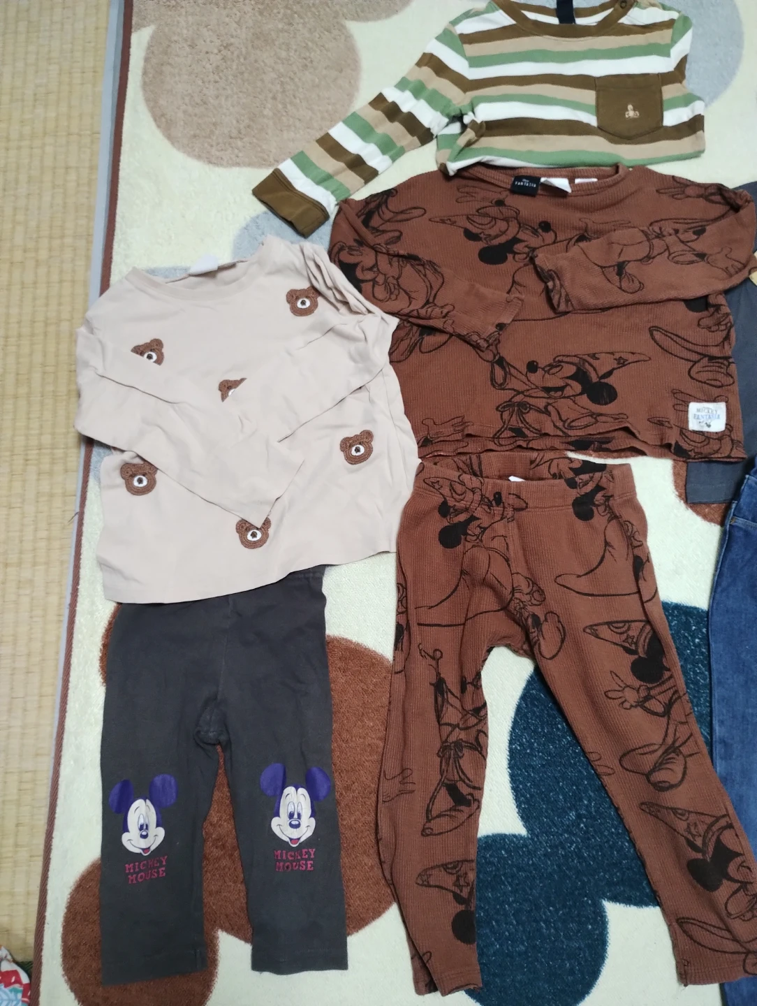 キッズ秋冬服 ディズニートップス パンツ まとめ売り 90-100cmの写真2枚目