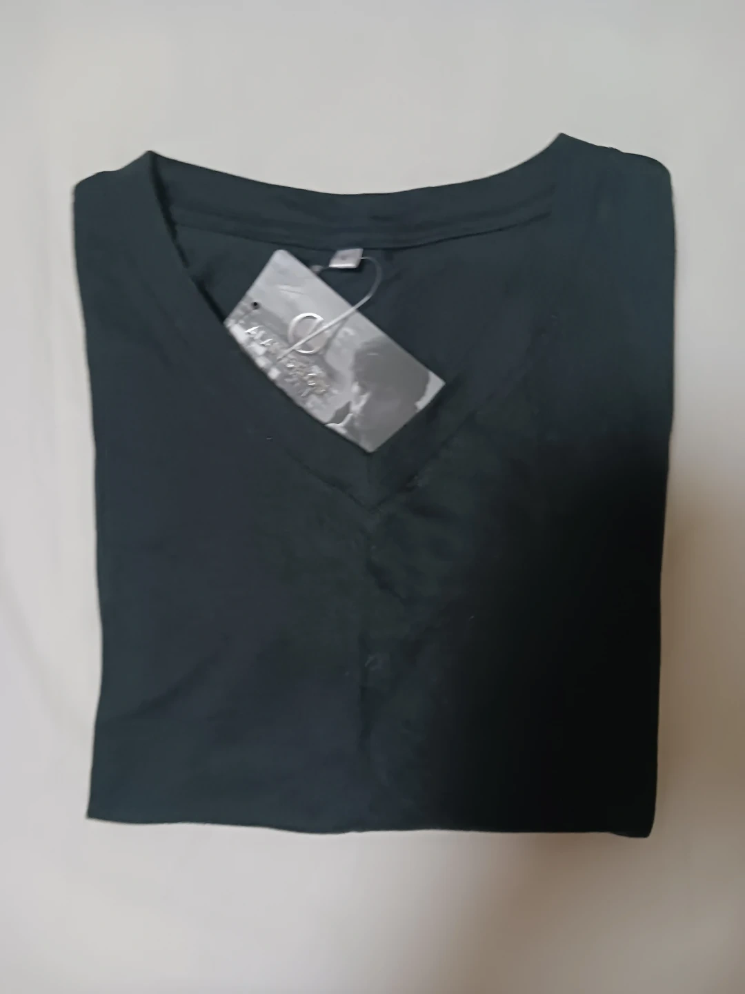 新品✨😍✨アラン・ドロン、L・size、Vネック Tシャツ ブラック
