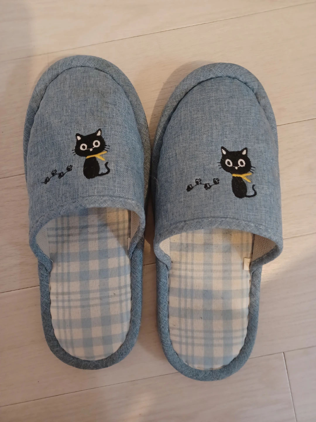 猫の刺繍 ルームシューズ スリッパの写真2枚目