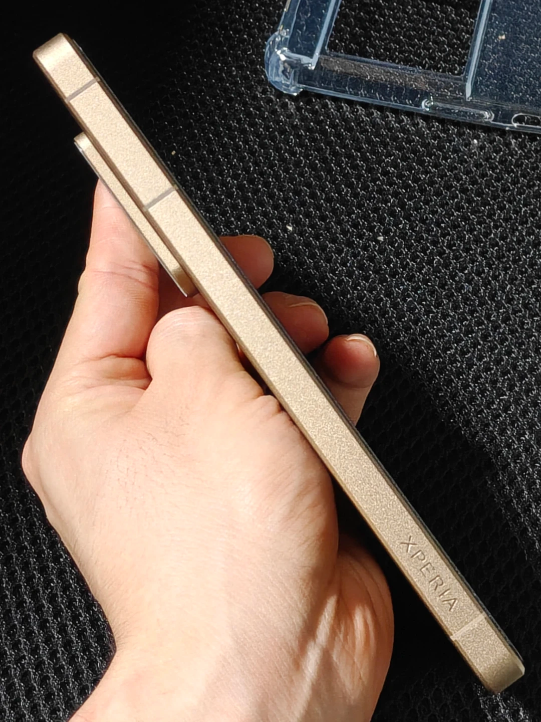 【Sony Xperia 1 VIII 256GB Native Gold】の写真7枚目