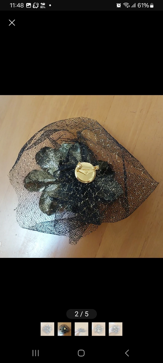 花モチーフ コサージュ 黒 チュール付の写真2枚目