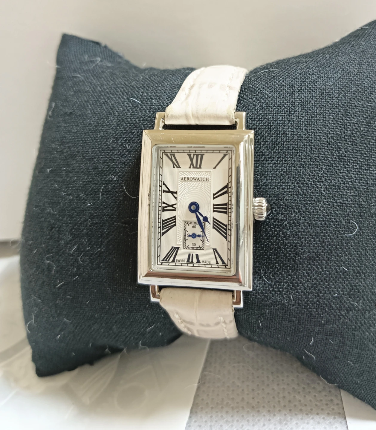 AEROWATCH アエロウォッチ ローマン文字 レクタンギュラー 腕時計の写真8枚目