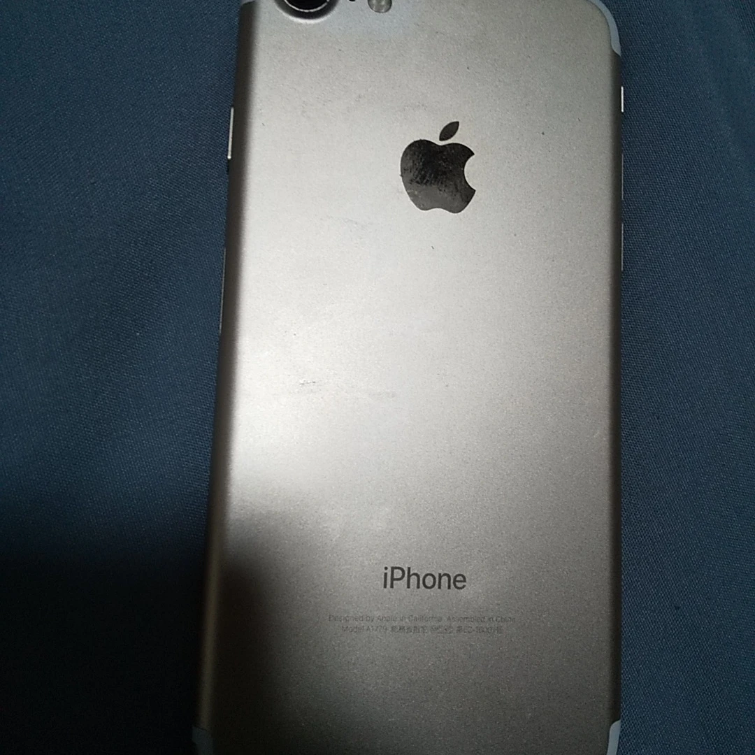 アップル iPhone7 256GB型番A1779の写真2枚目