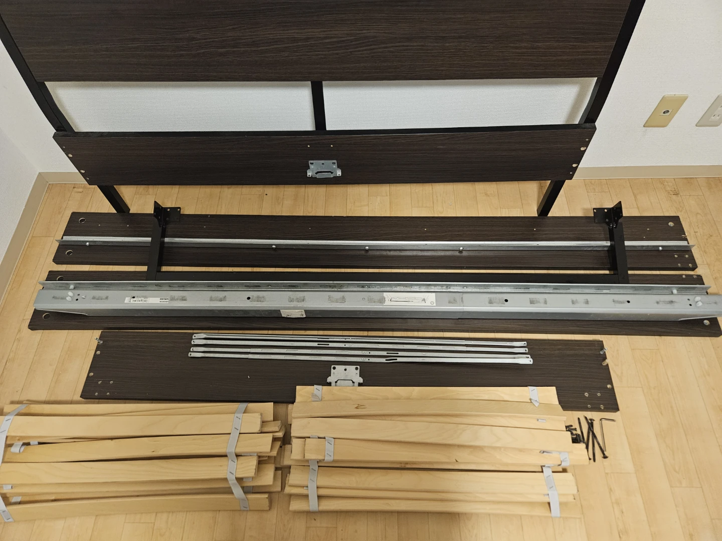 【引取限定】イケア IKEA Trysil ダブルベッドフレーム ダークブラウンの写真5枚目