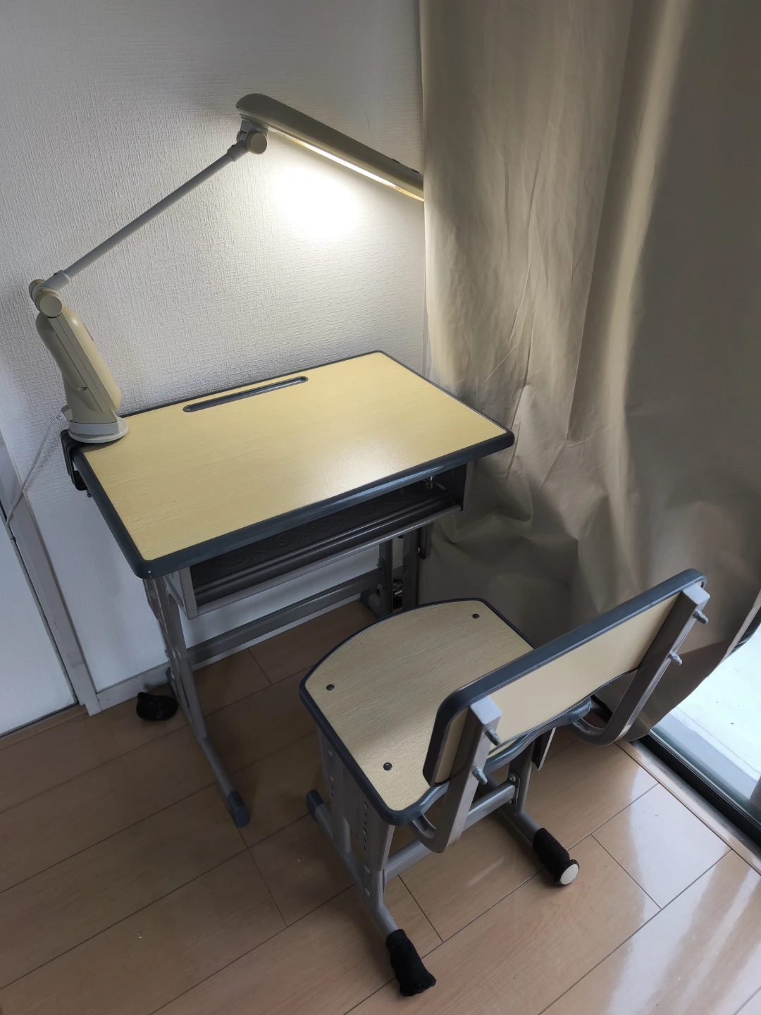 キッズデスク＆チェアセット 高さ調整可能の写真3枚目