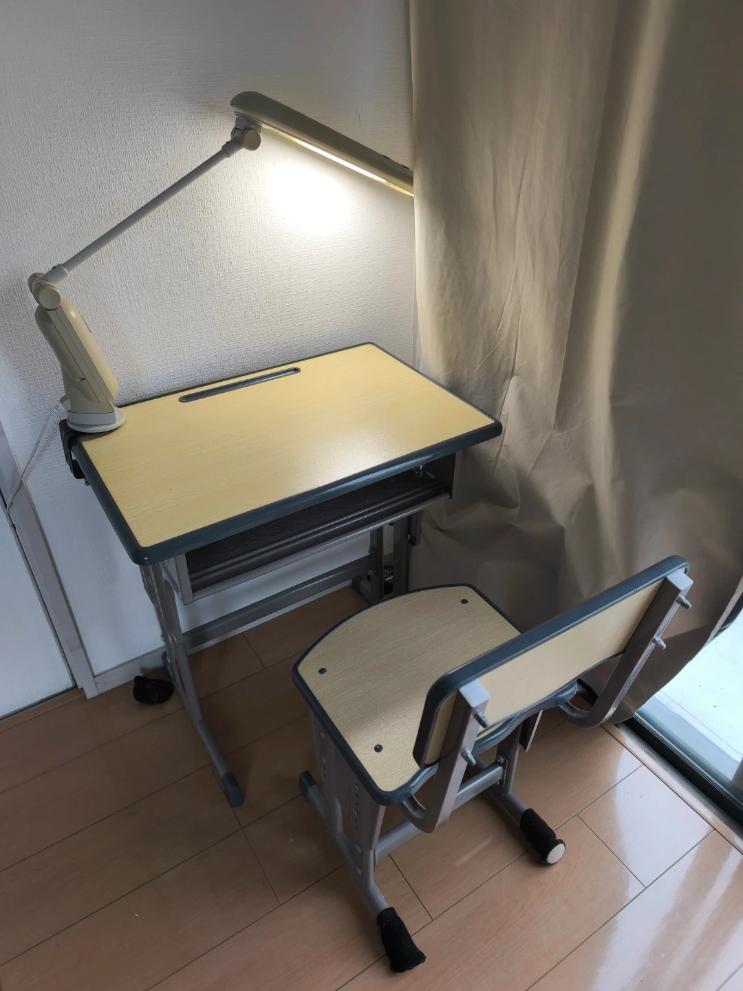 キッズデスク&チェアセット 高さ調整可能の写真3枚目