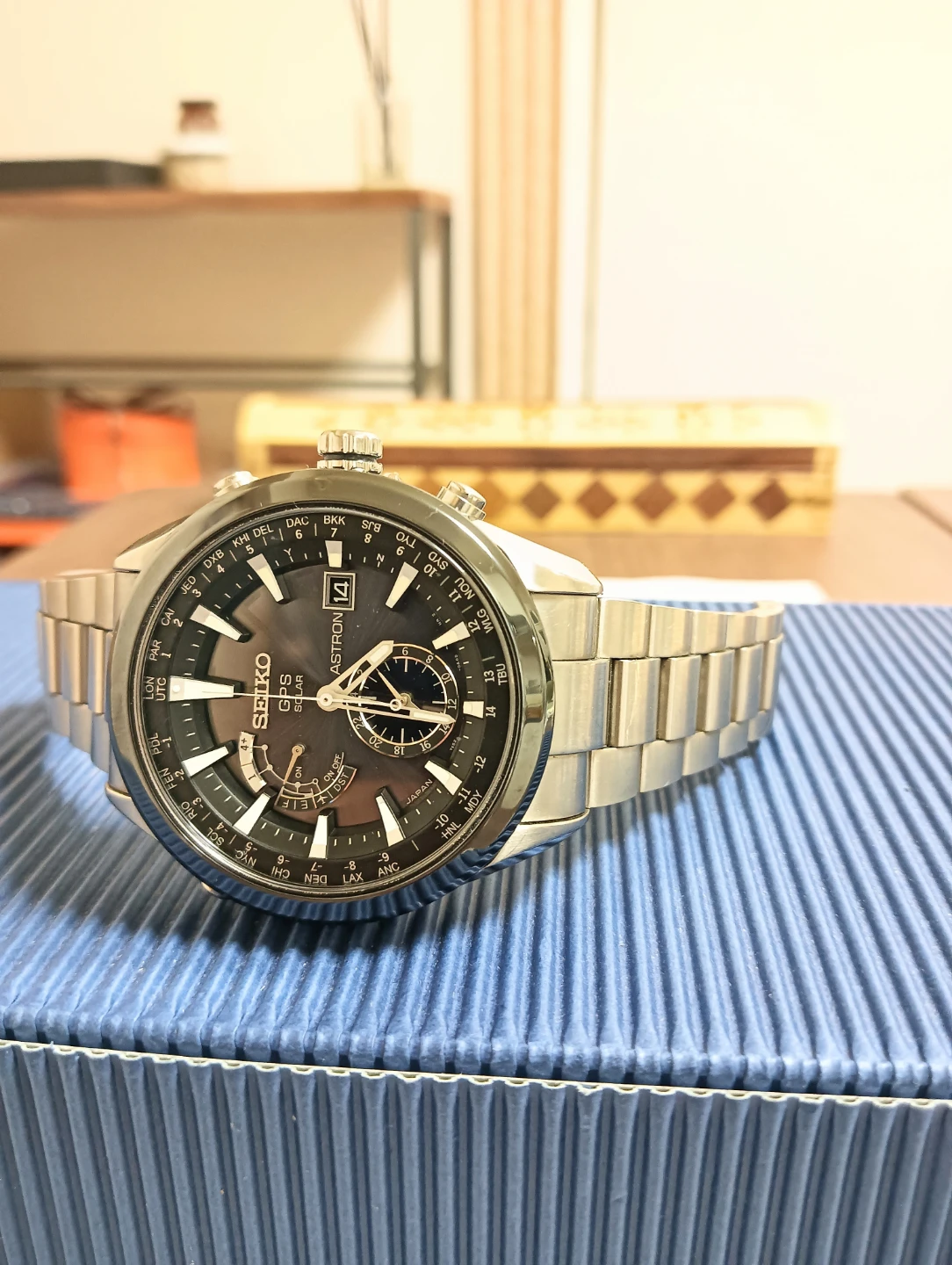 美品。SEIKO セイコー アストロン 電波GPS チタン&セラミック 腕時計の写真3枚目