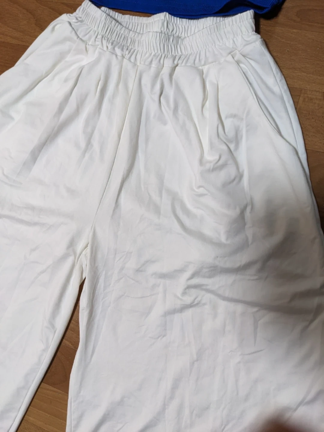 新品𖤐 ̖́-ゆったりワイドパンツ ホワイトの写真2枚目