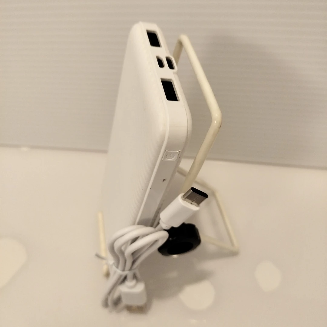 モバイルバッテリー 12000mAh 白 J32の写真2枚目