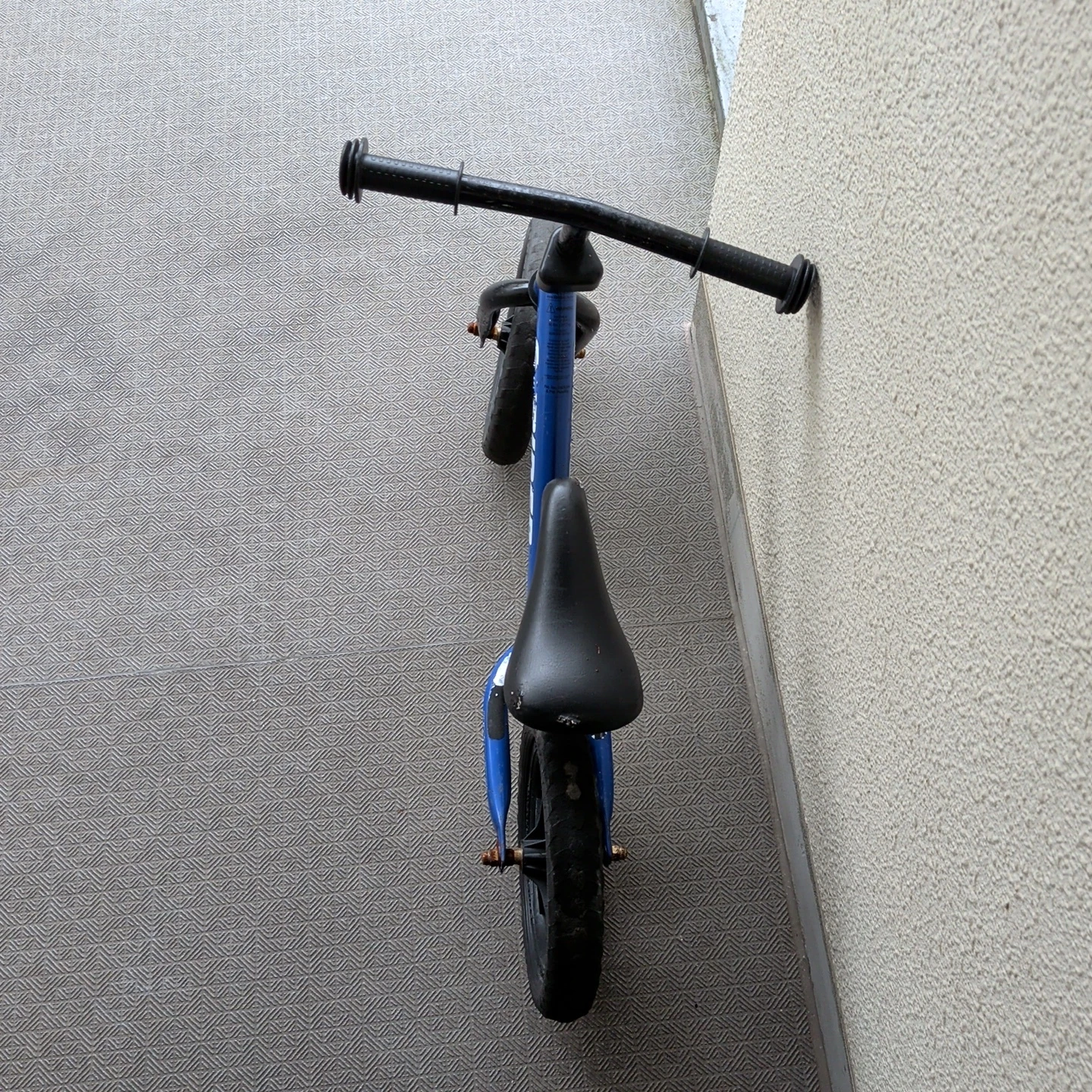 ストライダー 12インチ 青 バランスバイクの写真2枚目