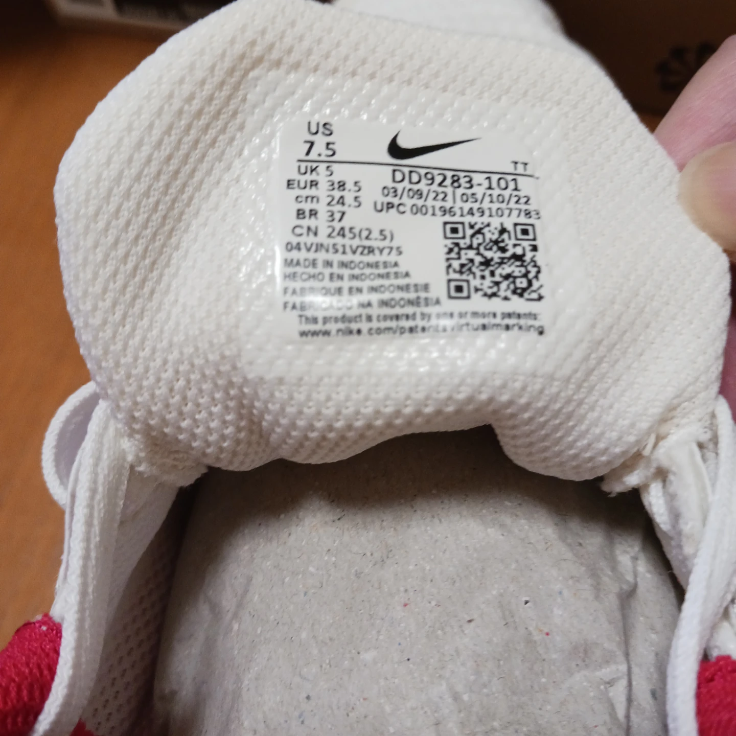 ナイキ ウィメンズ フレックス ラン11 NN 24.5cmの写真9枚目