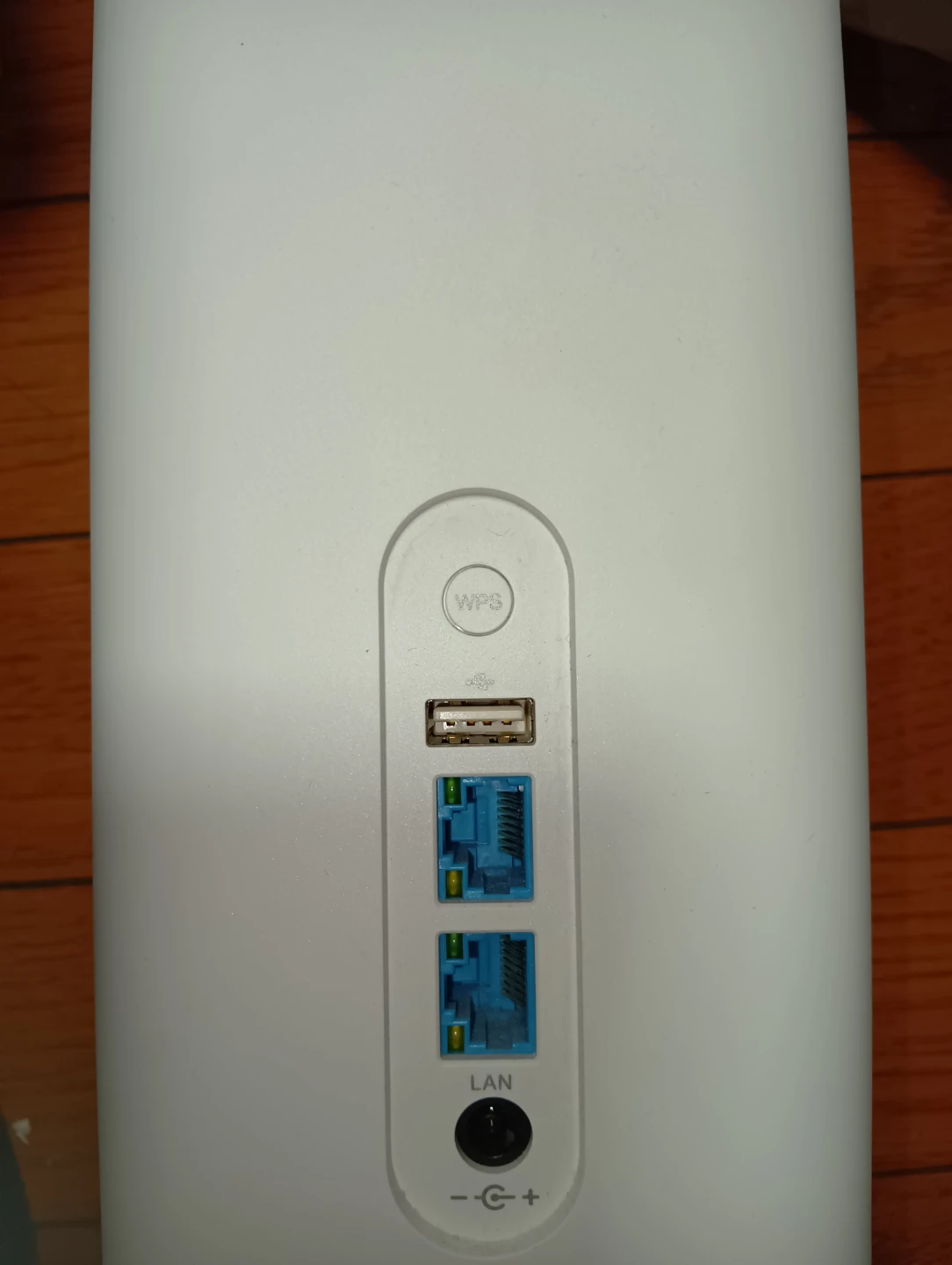 ソフトバンク AIRターミナルホームルーター B610h-72aの写真2枚目
