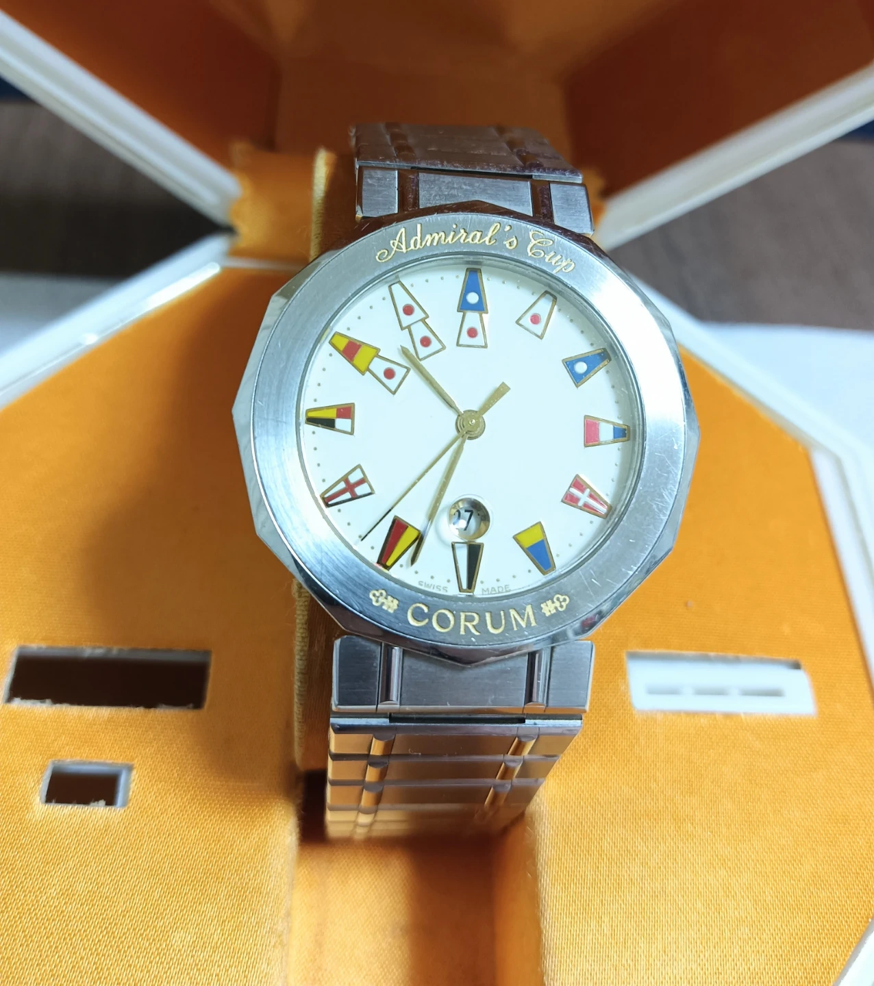 非常に美品。 CORUM コルム アドミラルズカップ メンズ 腕時計の写真5枚目