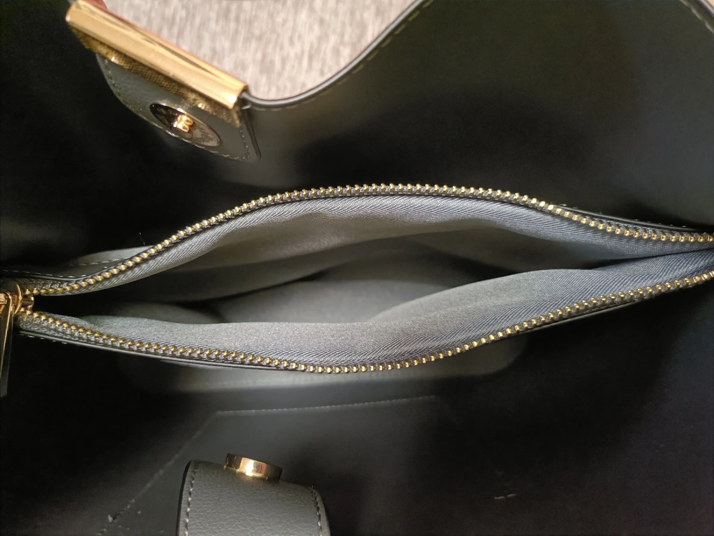 美品 トゥエルブアジェンダ 軽量2wayバッグの写真8枚目