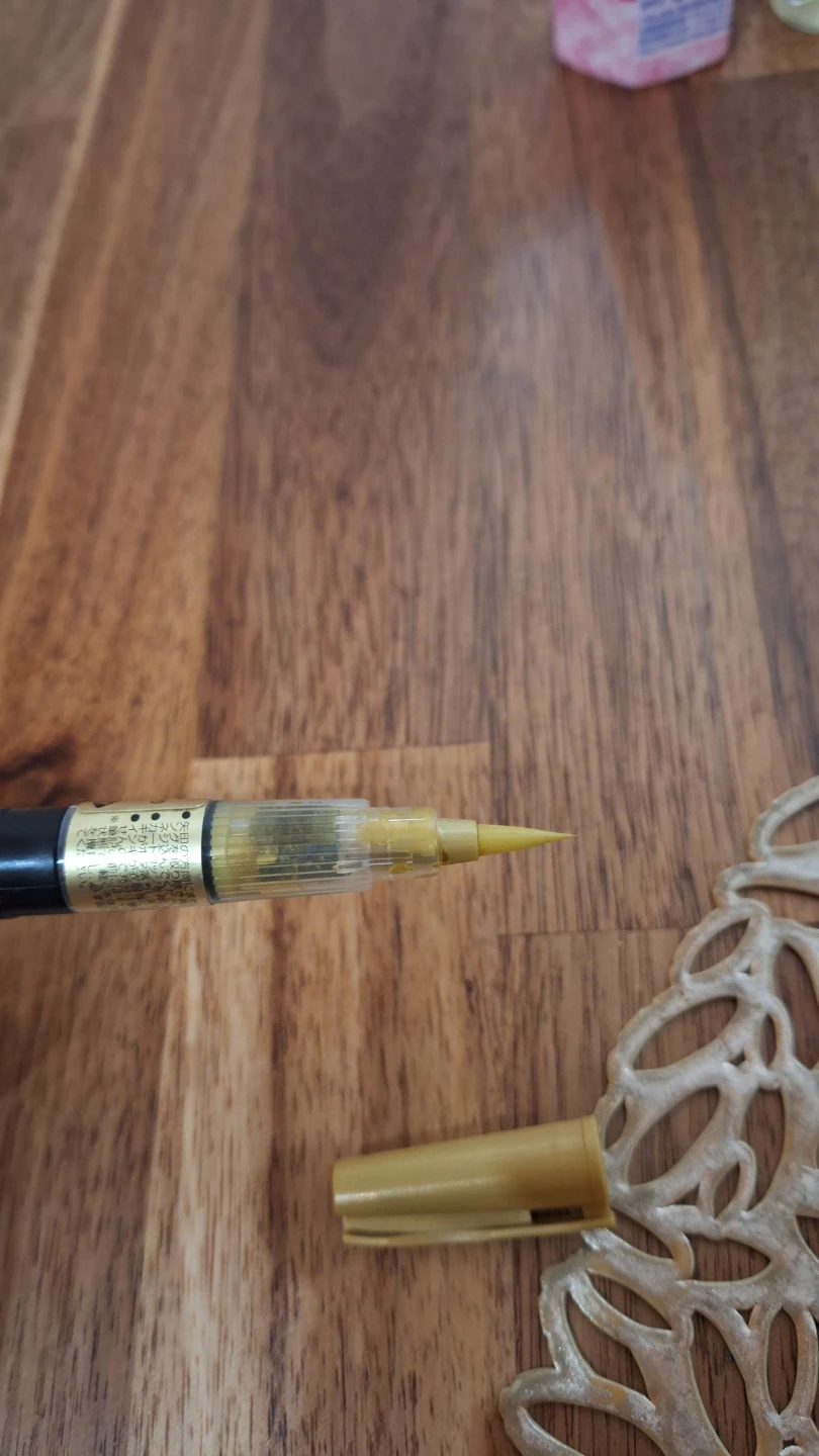 ぺんてる 金色筆ペン 中字の写真3枚目