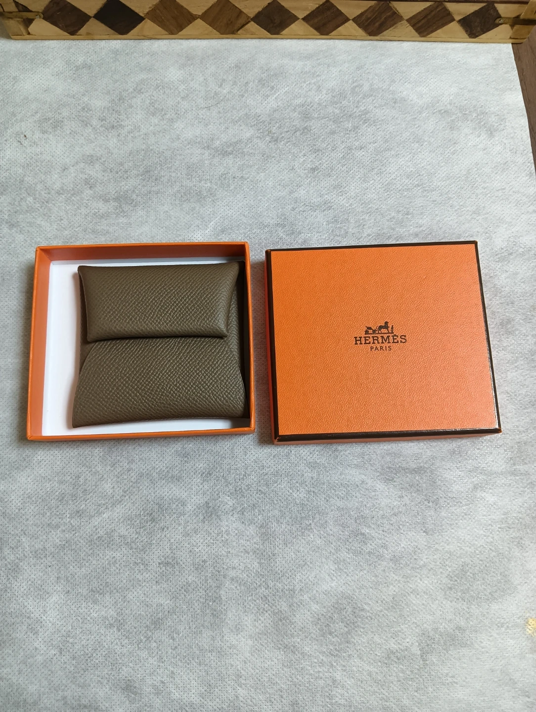 新品同様未使用。HERMES エルメス バスティア ヴォーエプソン エトゥープ コインケース