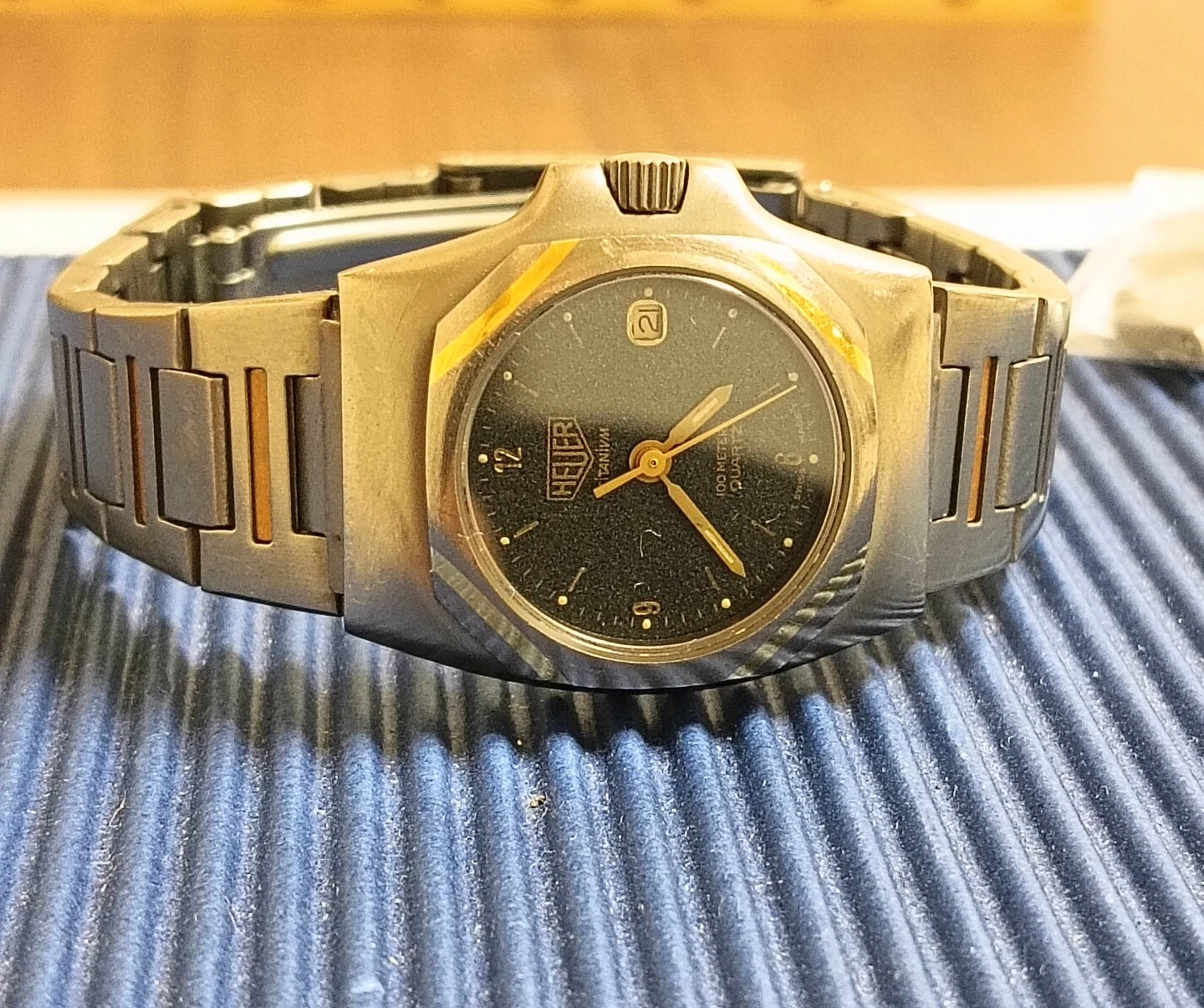 稀少美品。HEUER ホイヤー チタニウム チタン& K18金YGコンビ 腕時計の写真2枚目