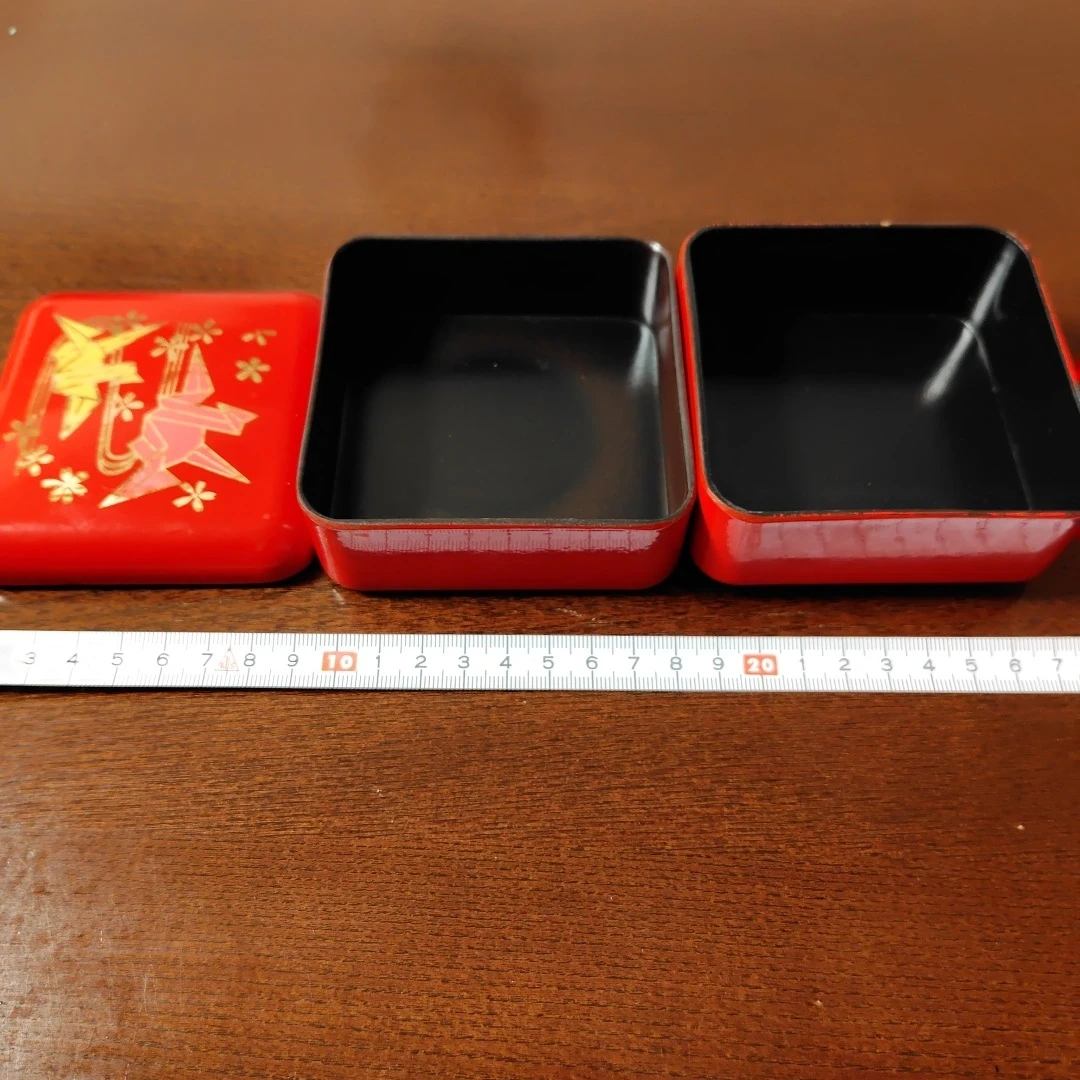 折り鶴柄 漆器風 二段重箱 朱色の写真2枚目