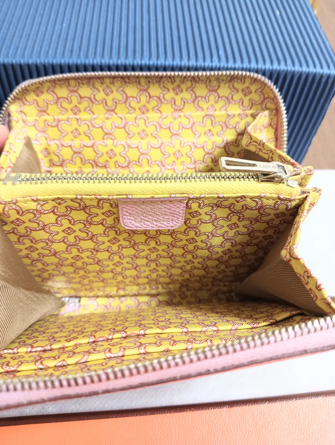 非常に美品。HERMES エルメス アザップシルクイン コンパクト お財布の写真4枚目