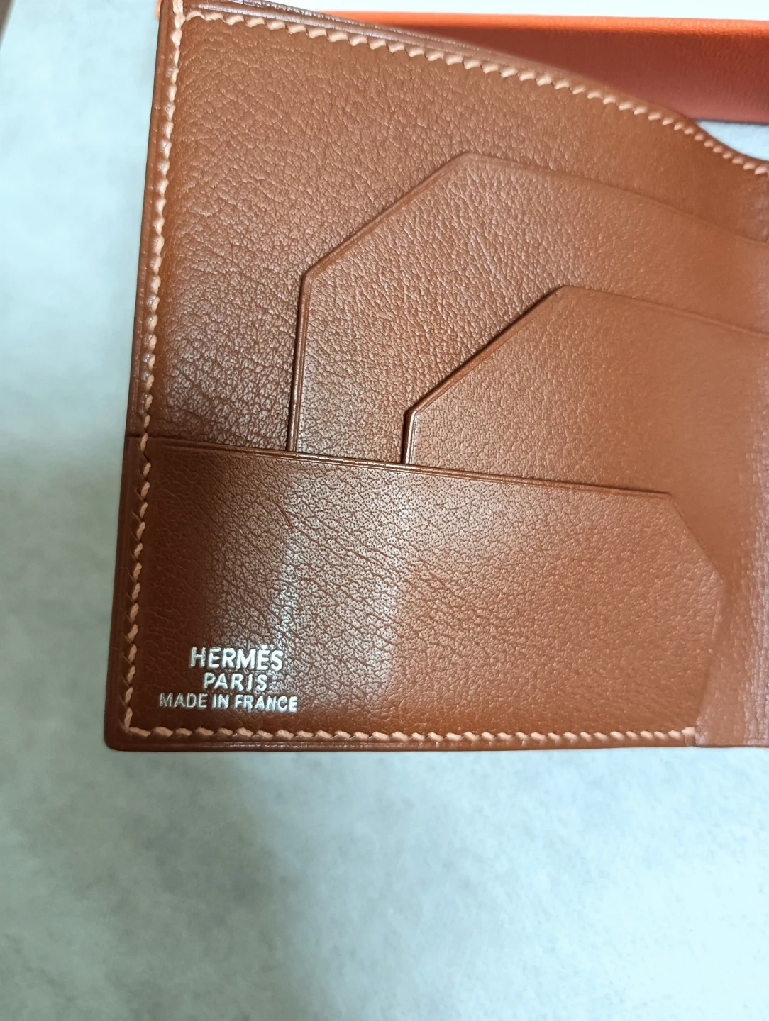 美品。HERMES エルメス 2つ折り財布 札入れの写真4枚目