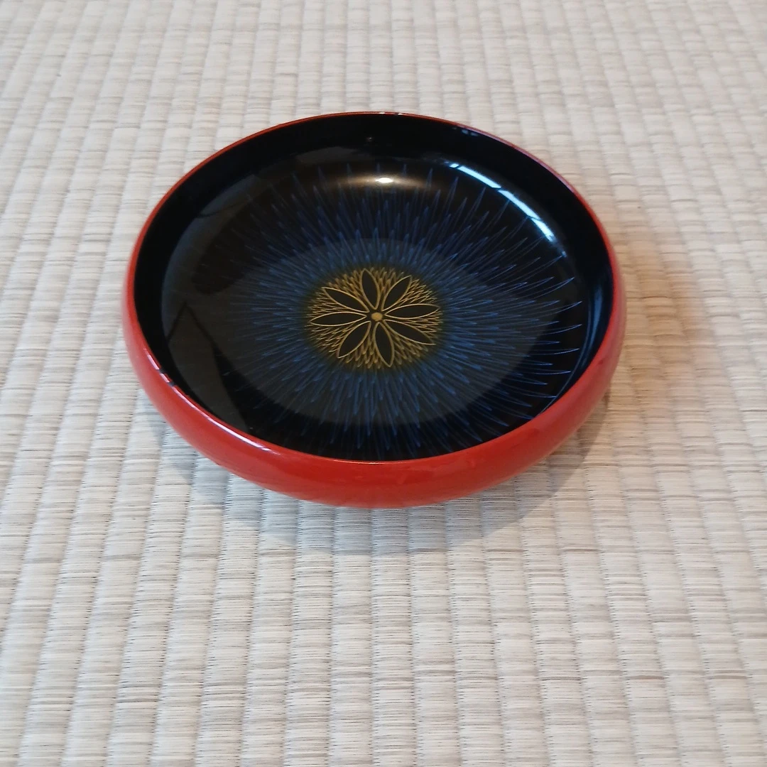 漆器 菓子鉢 朱色 黒 花柄