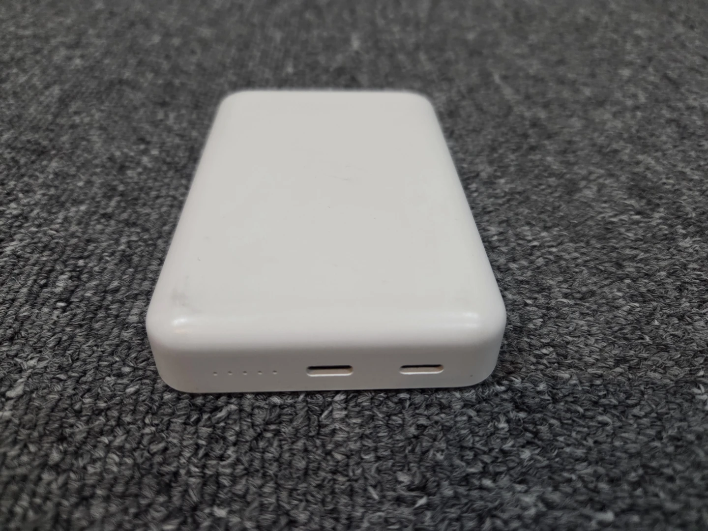 マグネット式モバイルバッテリー 10000mAh V10の写真4枚目
