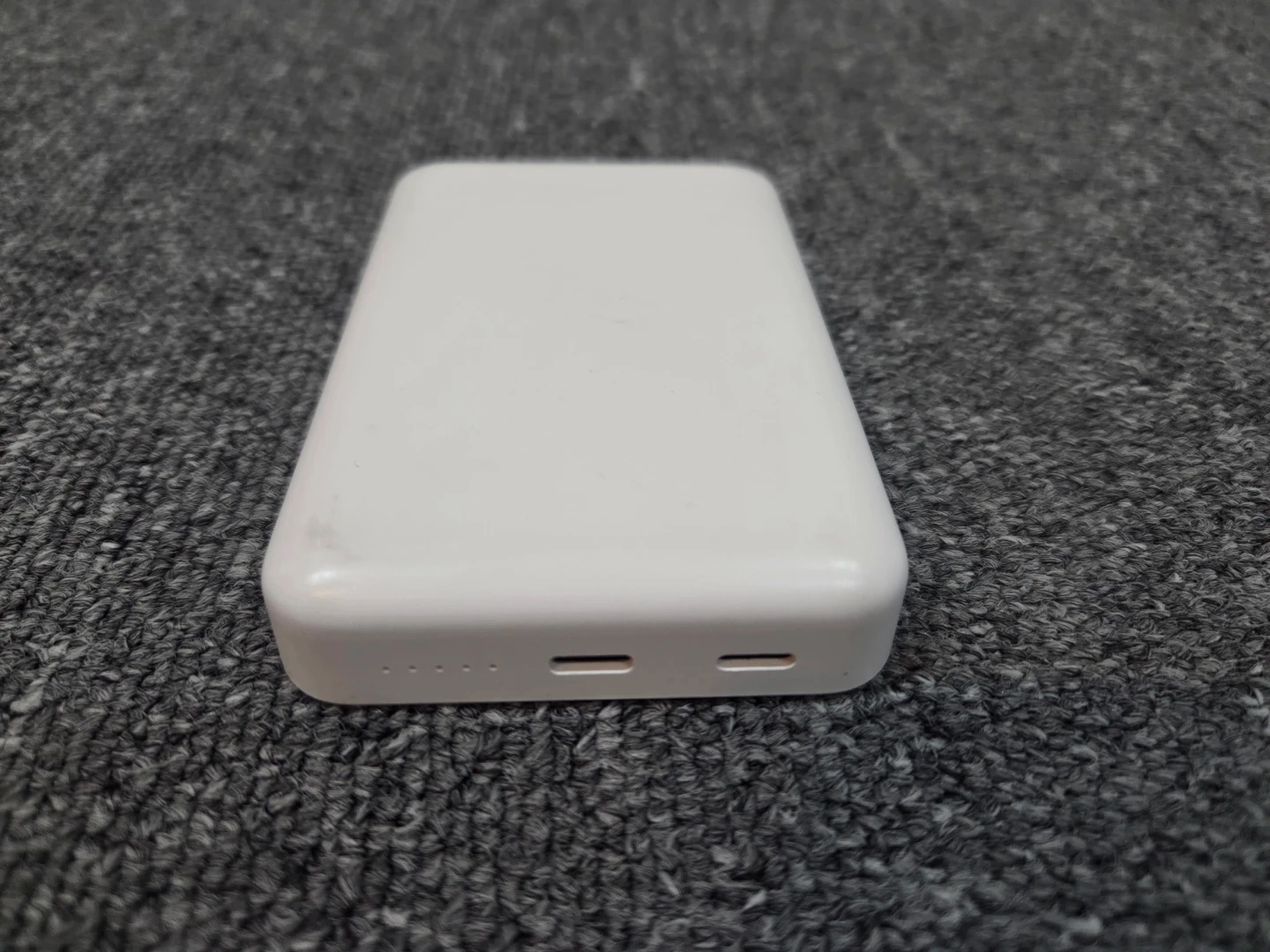 マグネット式モバイルバッテリー 10000mAh V10の写真4枚目