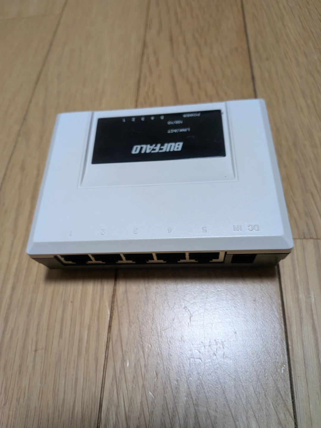 BUFFALO 5ポート スイッチングハブ LSW-TX-5EP 箱・ACアダプター付きの写真4枚目