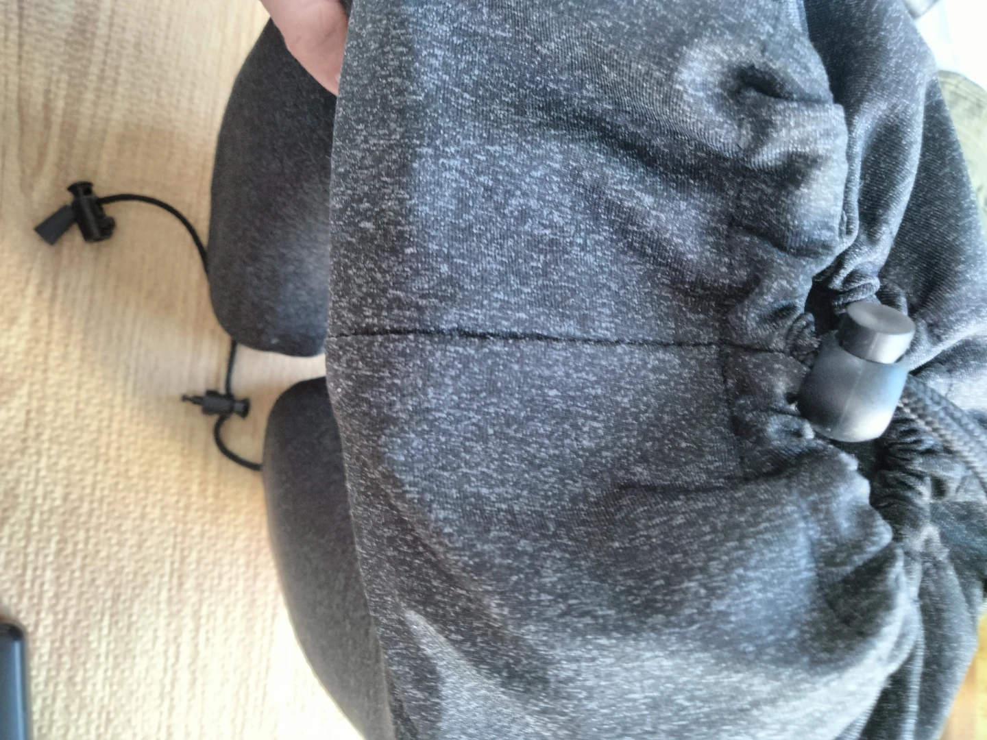 ネックピロー 旅行用 グレーの写真2枚目