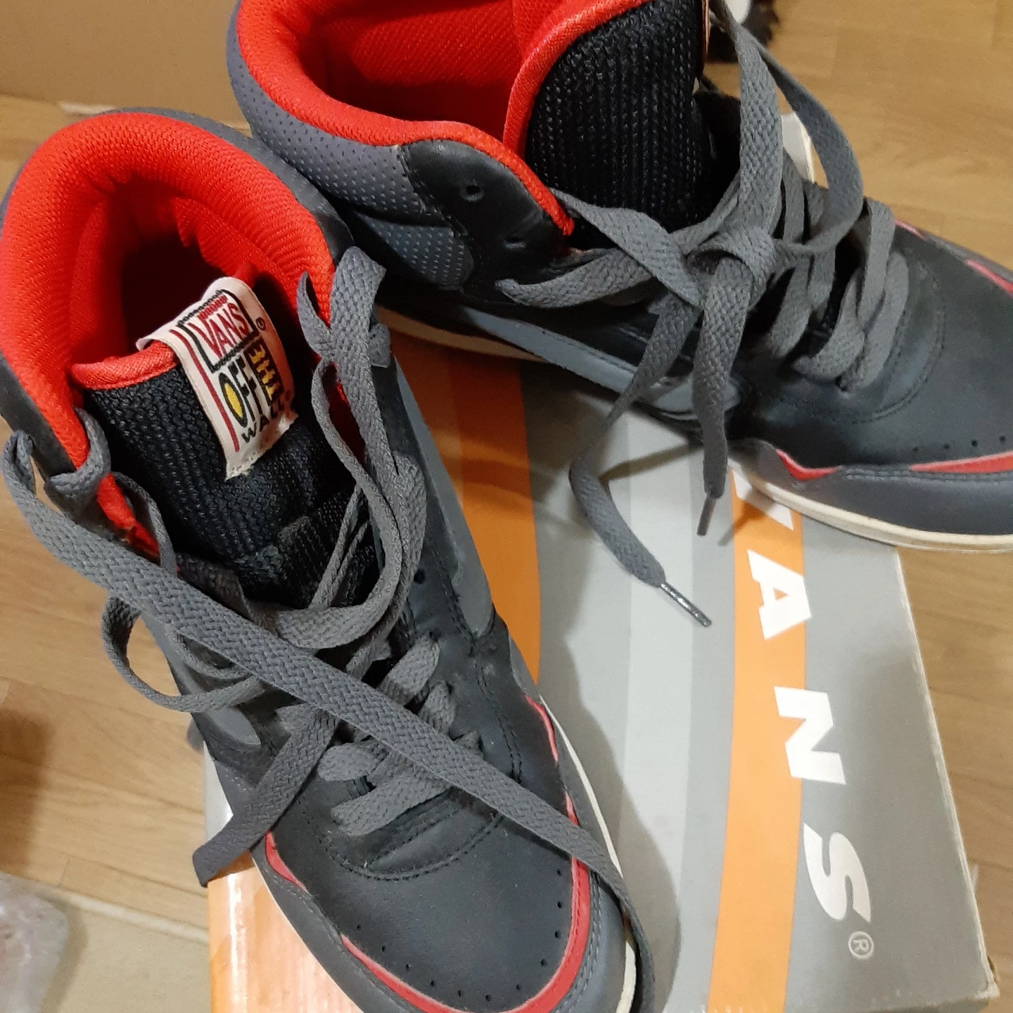 vansスニーカー8.5