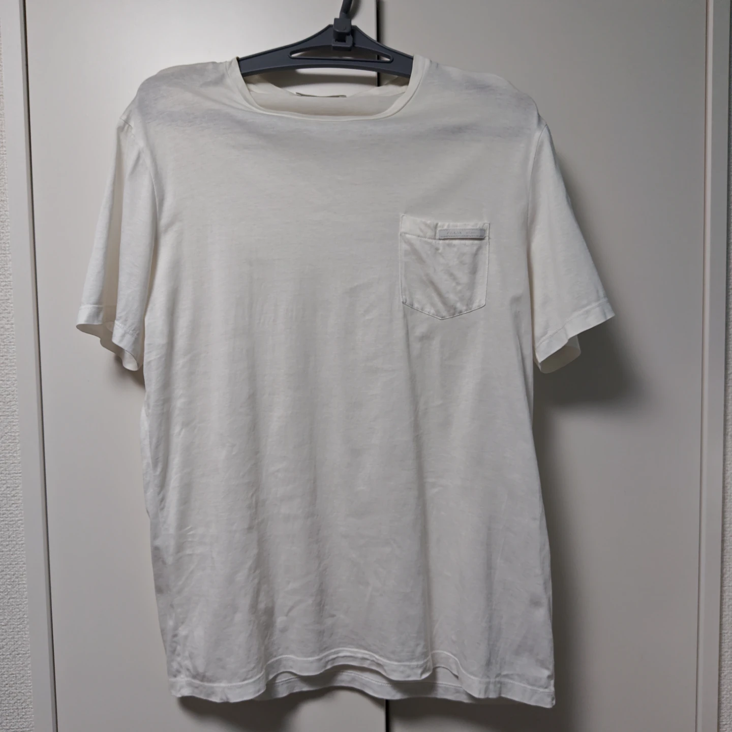 PRADA プラダ Tシャツ 白 ホワイト Mサイズ　ポケット付き　人気モデル