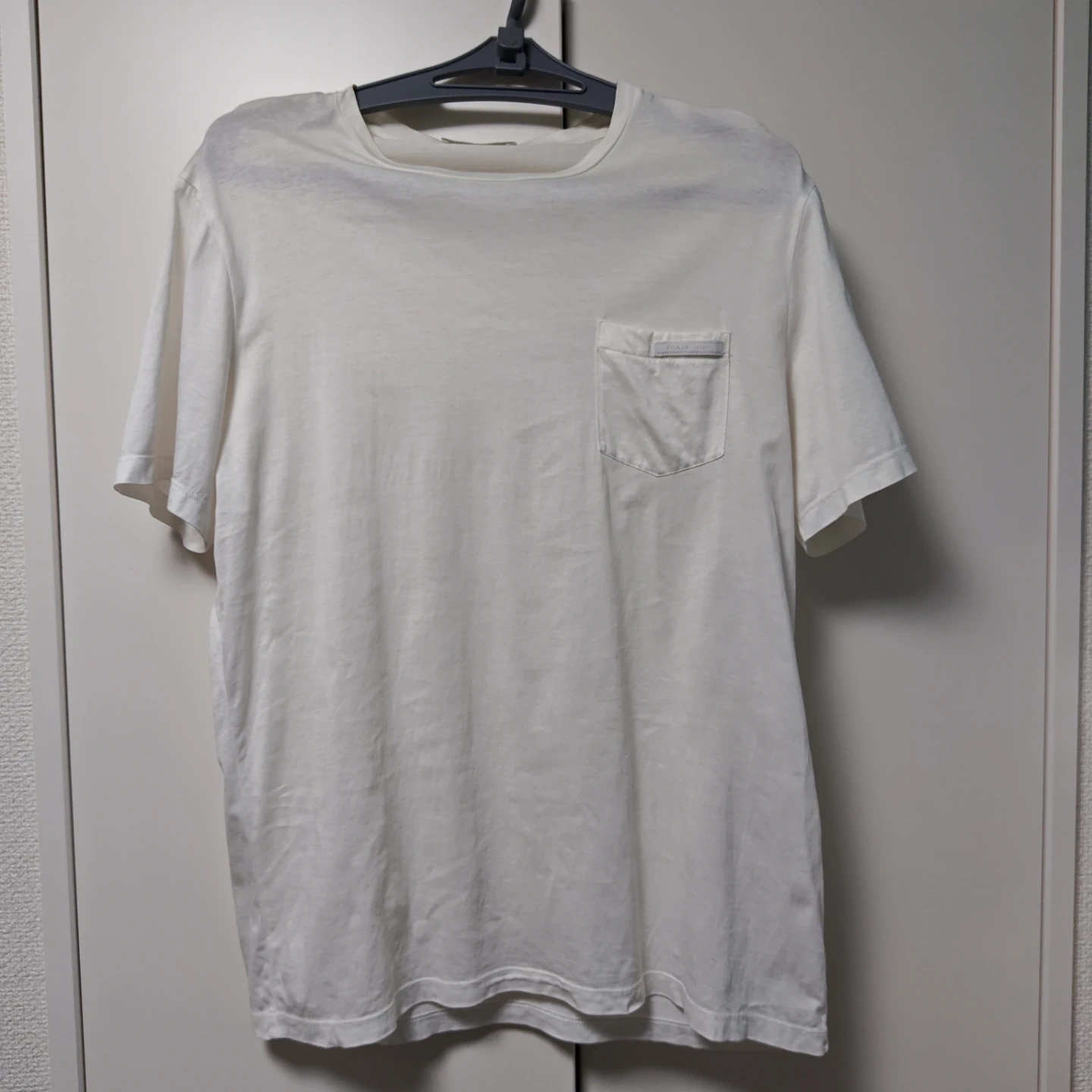PRADA プラダ Tシャツ 白 ホワイト Mサイズ ポケット付き 人気モデル