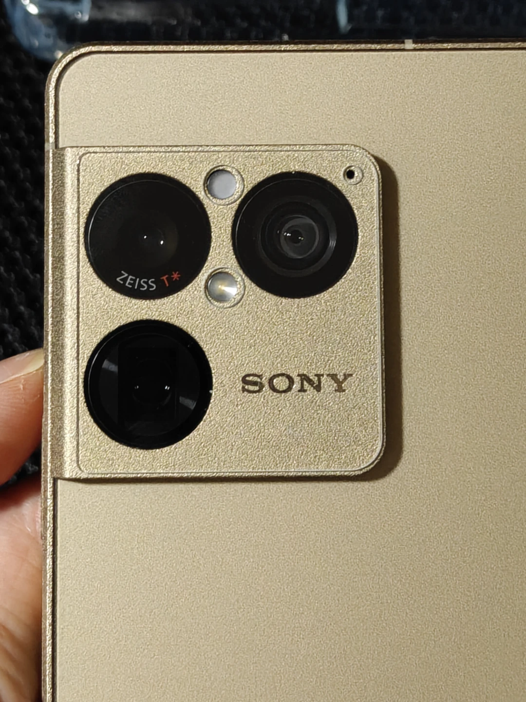 【Sony Xperia 1 VIII 256GB Native Gold】の写真3枚目