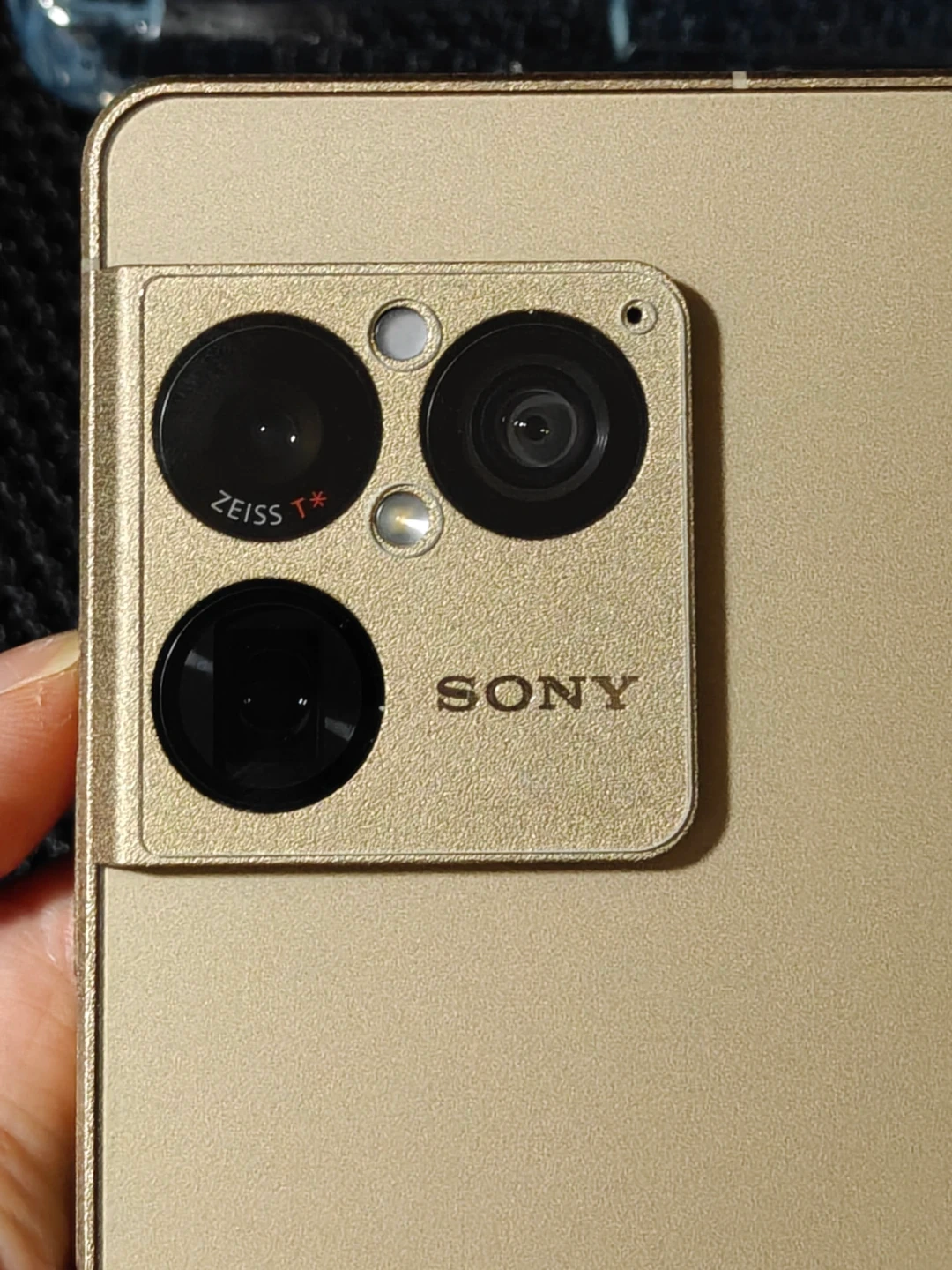 【Sony Xperia 1 VIII 256GB Native Gold】の写真3枚目
