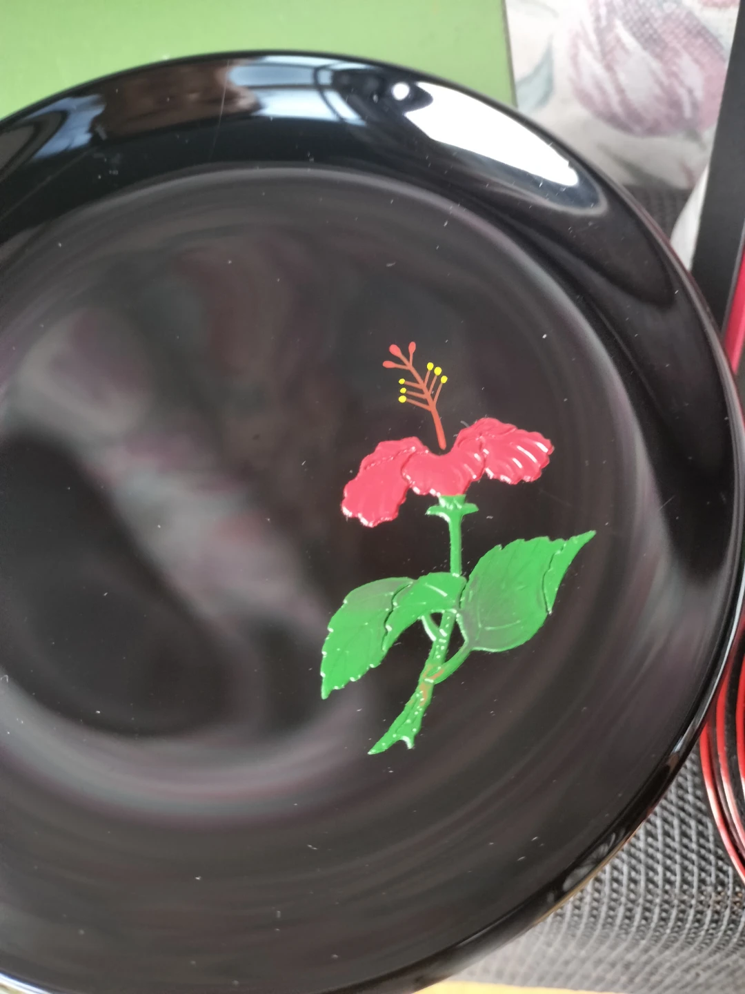 沖縄伝統工芸品琉球漆器 小皿５枚＆フォーク5本セット ハイビスカス柄オマケ付き❢の写真2枚目
