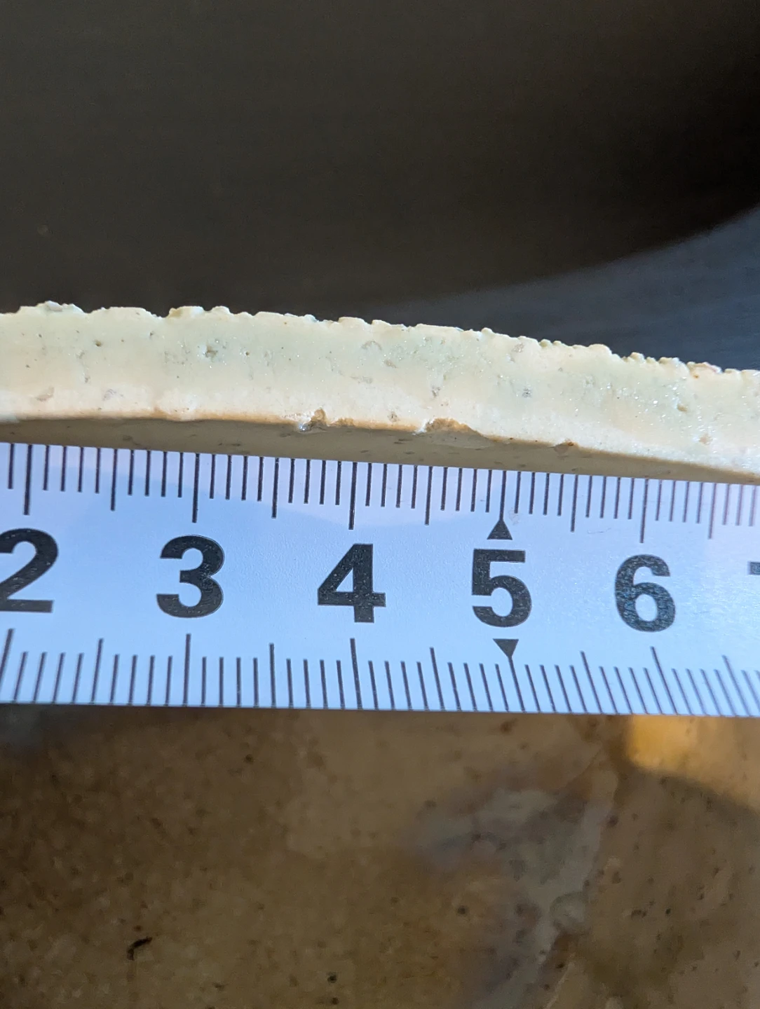 【味わい深い陶器】三角形の三つ足花器 フラワーベース（21×16.5×高12cm）の写真5枚目