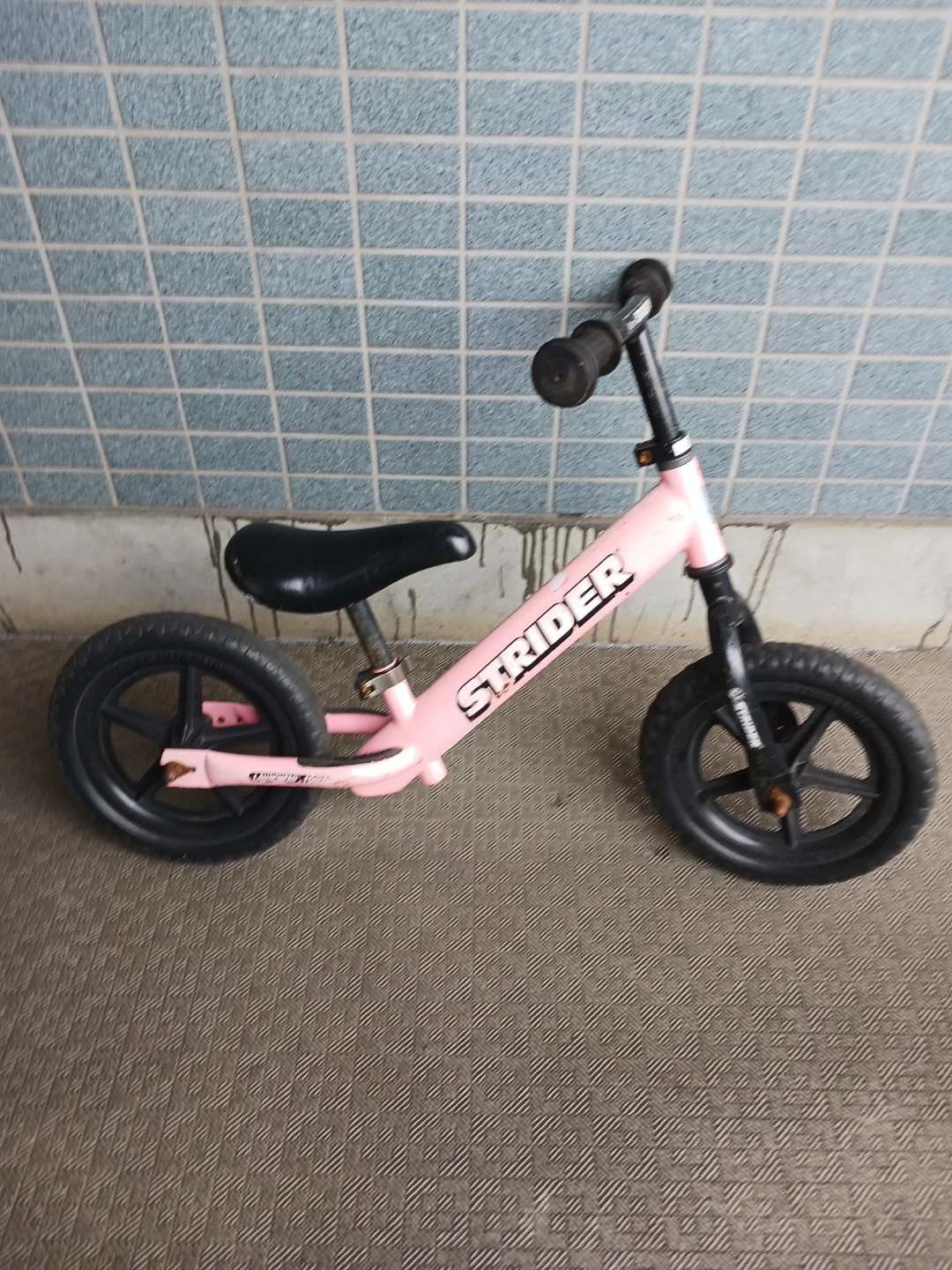 ストライダー ピンク  バランスバイク