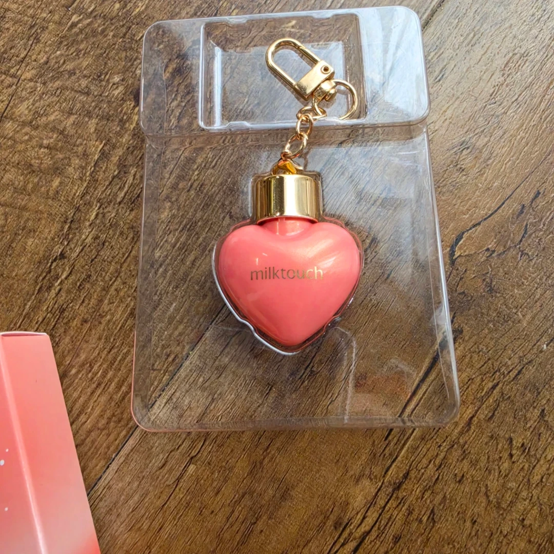 milktouch Love Potion Shine Gloss　メロウィンクの写真2枚目
