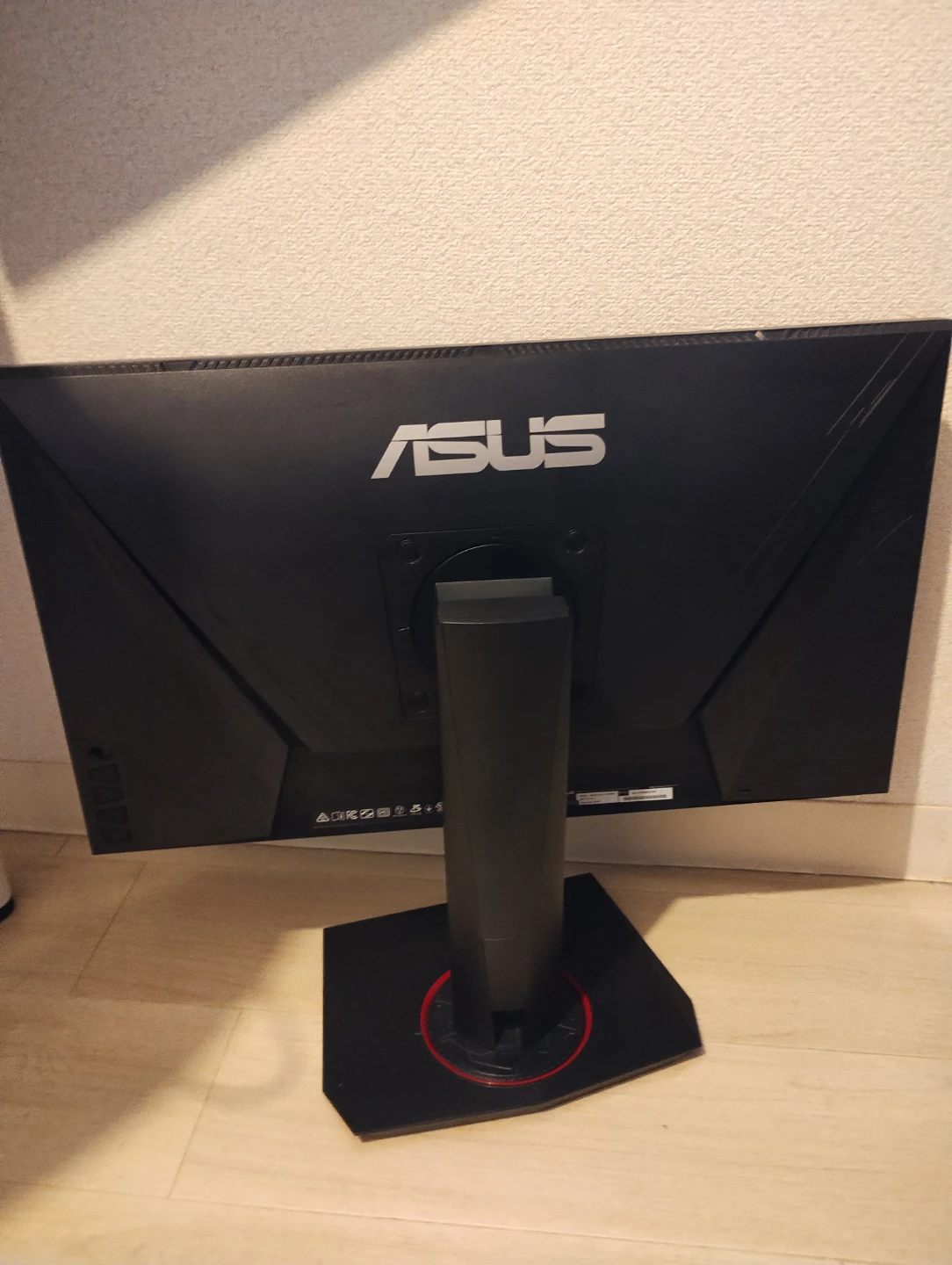 ASUS ゲーミングPCモニター　昇降、回転可能の写真5枚目