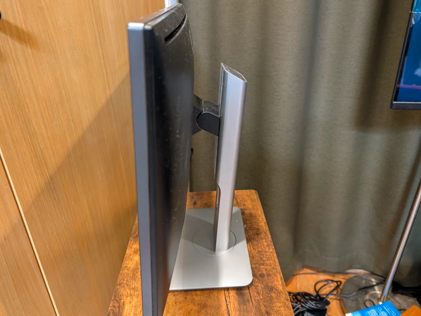 DELLディスプレイ U2414Hbの写真2枚目