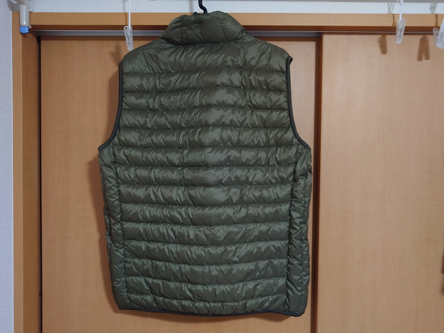 UNIQLO ユニクロ ウルトラライトダウンベスト カーキ XLの写真2枚目