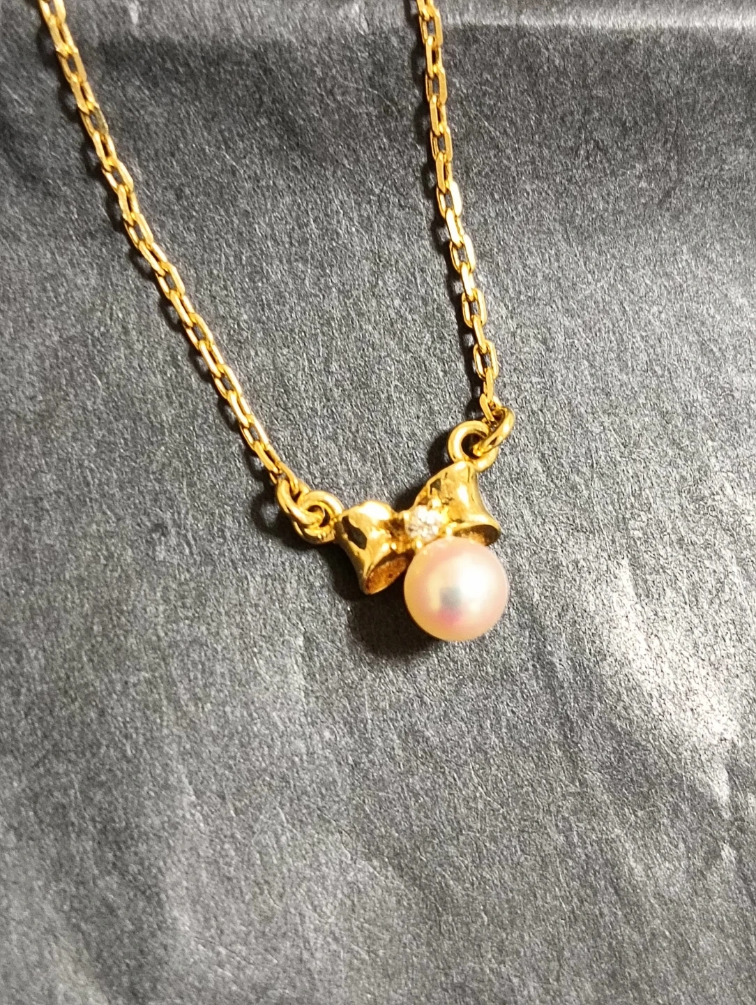 美品。TASAKI 4mm アコヤベビー真珠&ダイヤ K18金YGペンダント&チェーン ネックレスの写真9枚目